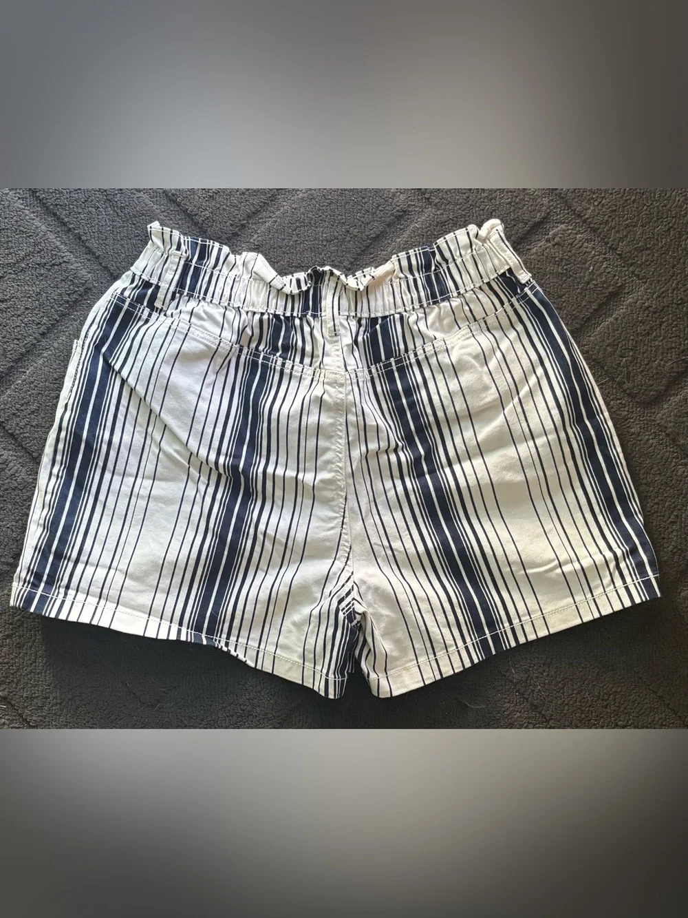 Time and Tru White Shorts Navy Vertical Candy Stripes Elastic Waistband Summer